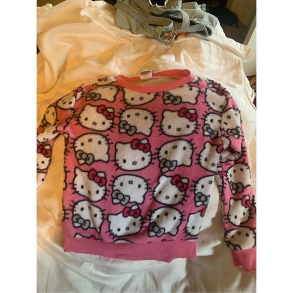 Hello Kitty Fleece Top - Picture 1 of 8